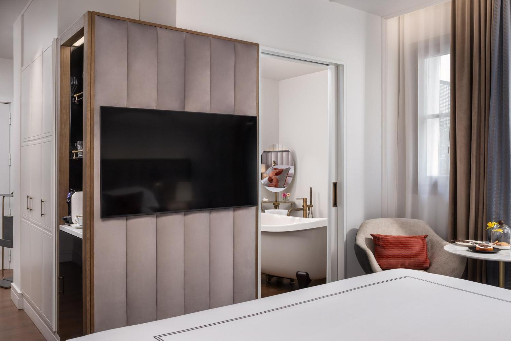 Gran Ingles - The Leading Of The World Hotel
